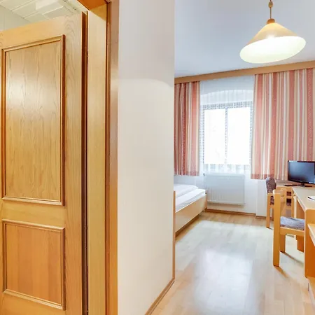 瓦兹和美瑞驰酒店